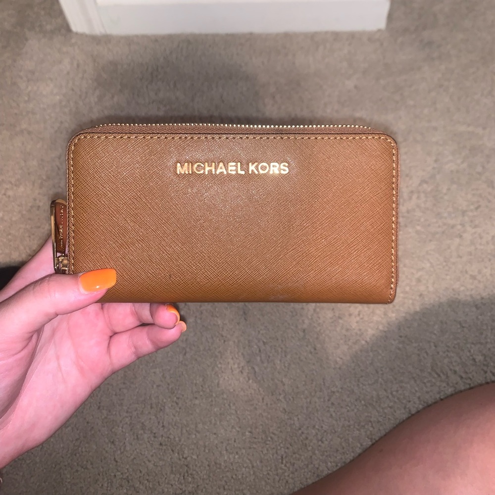 Jet Set Large Large Pebbled Leather Wristlet